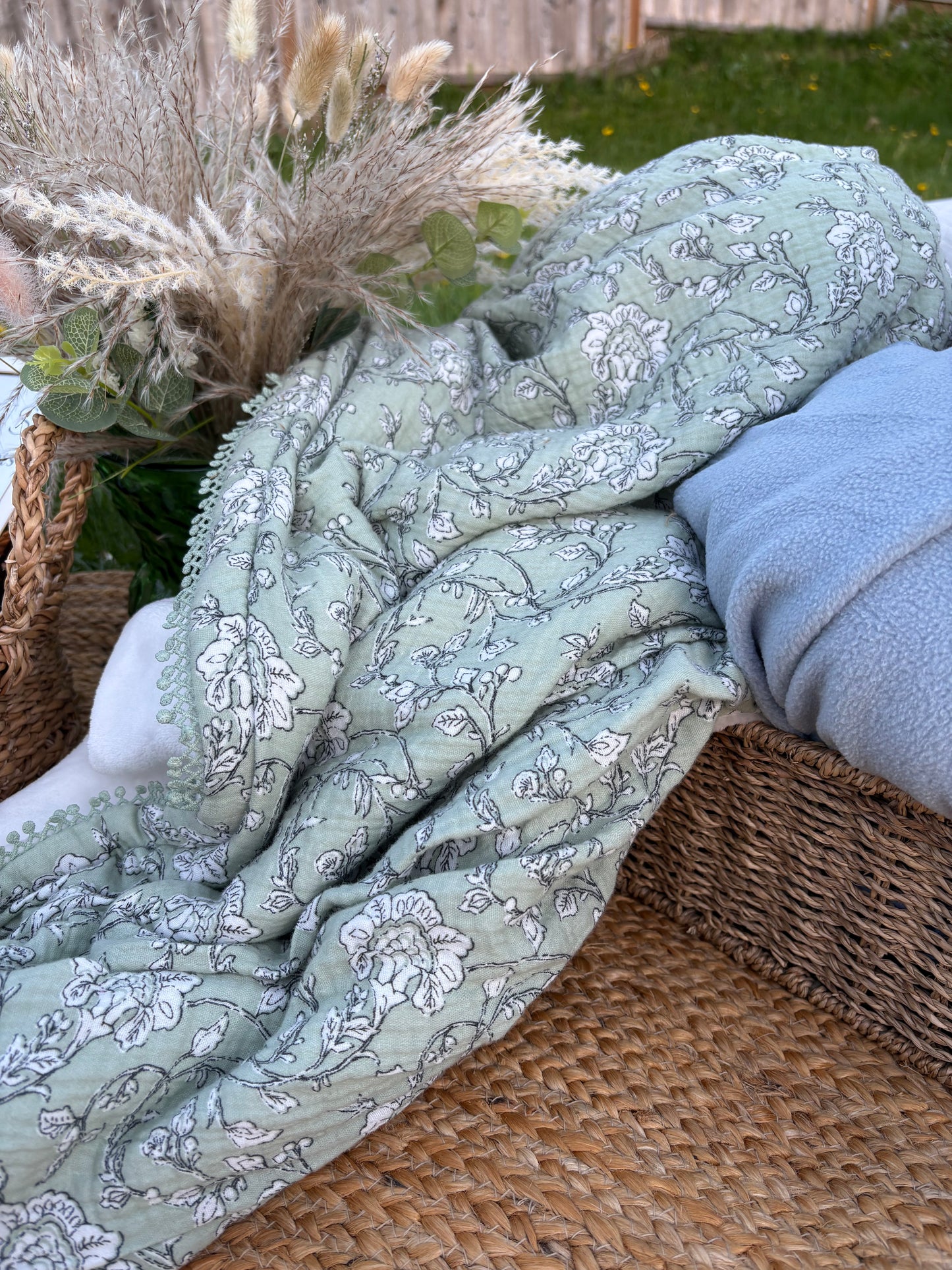 Boutique Picnic, Premium